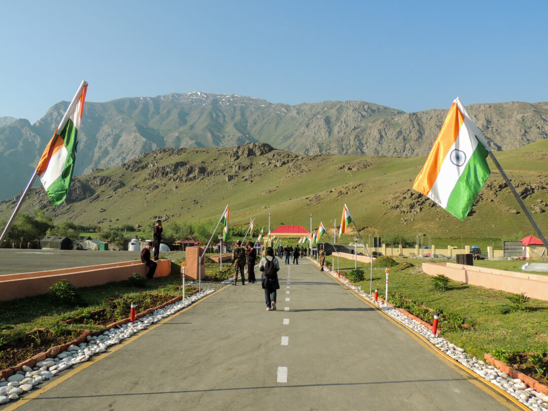 DSCN1190 Srinagar - Leh | 8N-9D (Group Tours)